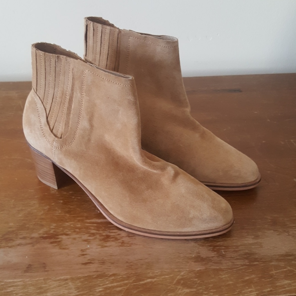 BELLE Code Matt Bernson Booties barely worn